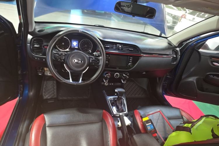 Used Kia KX Cross 2017 1.4L AT GLS Center Console