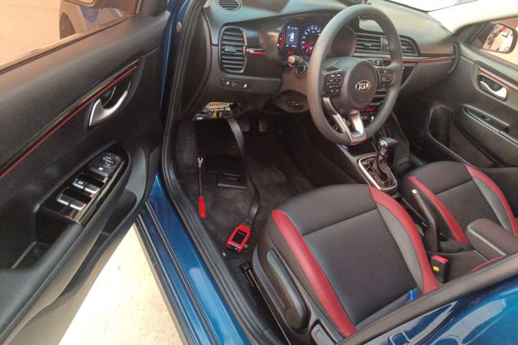 Used Kia KX Cross 2017 1.4L AT GLS Driver Seat
