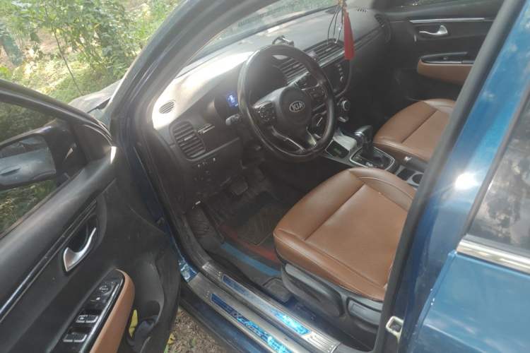 Used Kia KX Cross 2017 1.4L AT GLS Driver Seat