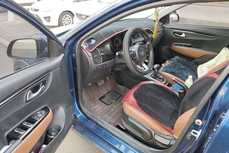 Used Kia KX Cross 2017 1.4L AT GLS Driver Seat