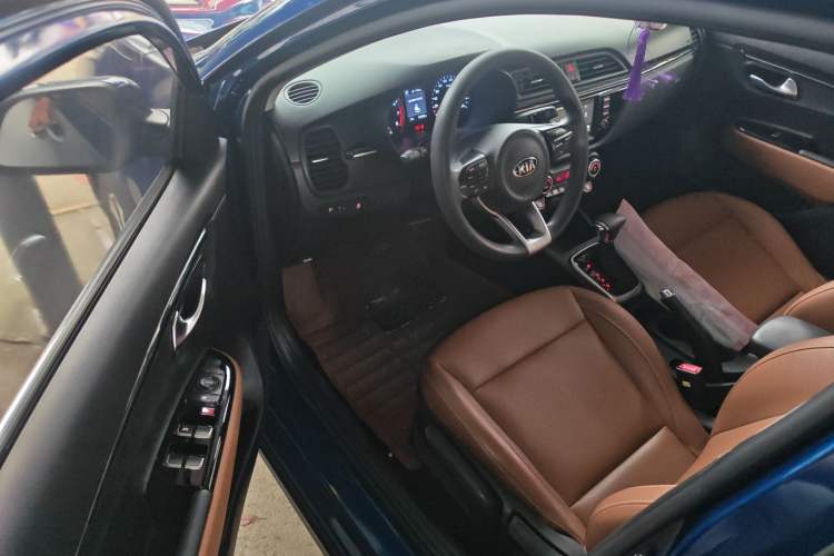 Used Kia KX Cross 2017 1.4L AT GLS Driver Seat