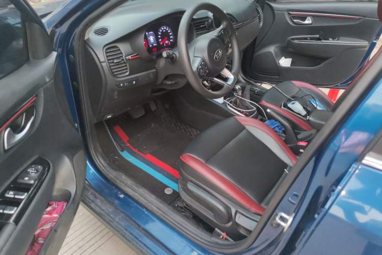 Used Kia KX Cross 2017 1.4L AT GLS Driver Seat