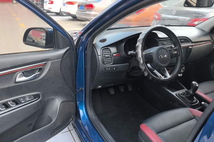 Used Kia KX Cross 2017 1.4L MT GLS Driver Seat