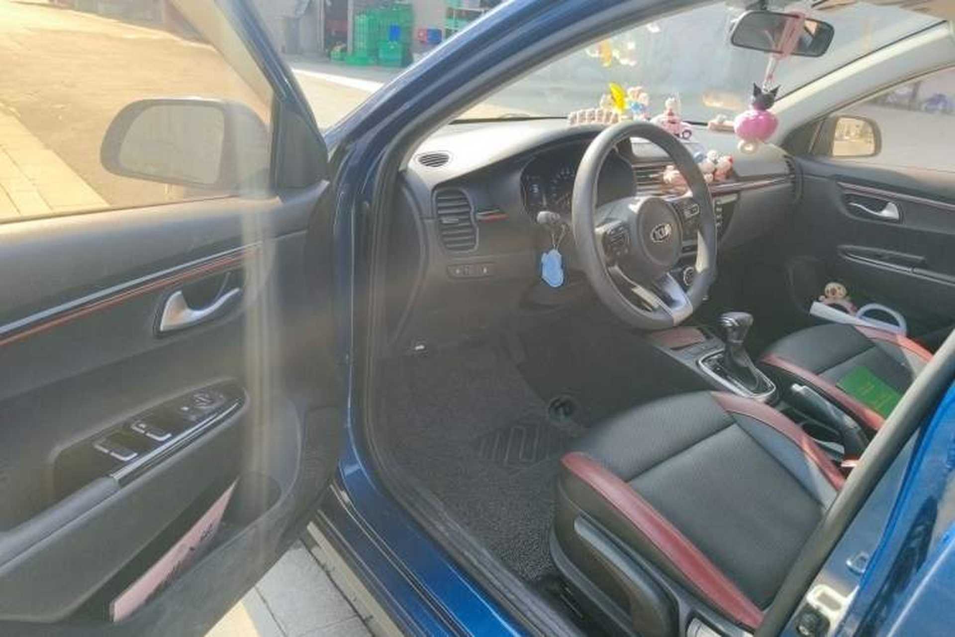Used Kia KX Cross 2017 1.4L AT GLS Driver Seat