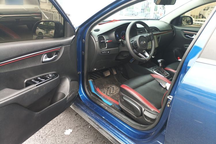 Used Kia KX Cross 2017 1.4L AT GLS Driver Seat