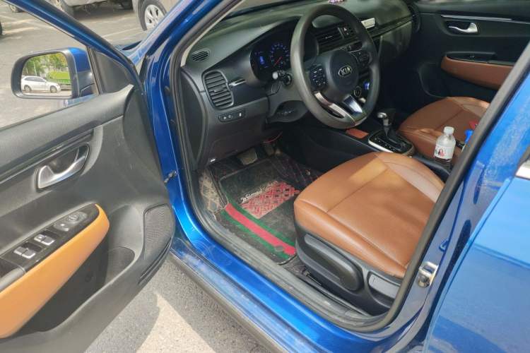 Used Kia KX Cross 2017 1.4L AT GLS Driver Seat