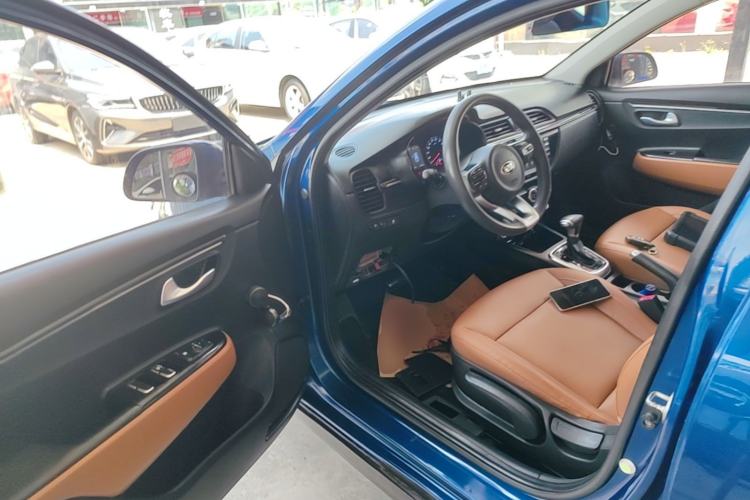 Used Kia KX Cross 2017 1.4L AT GLS Driver Seat