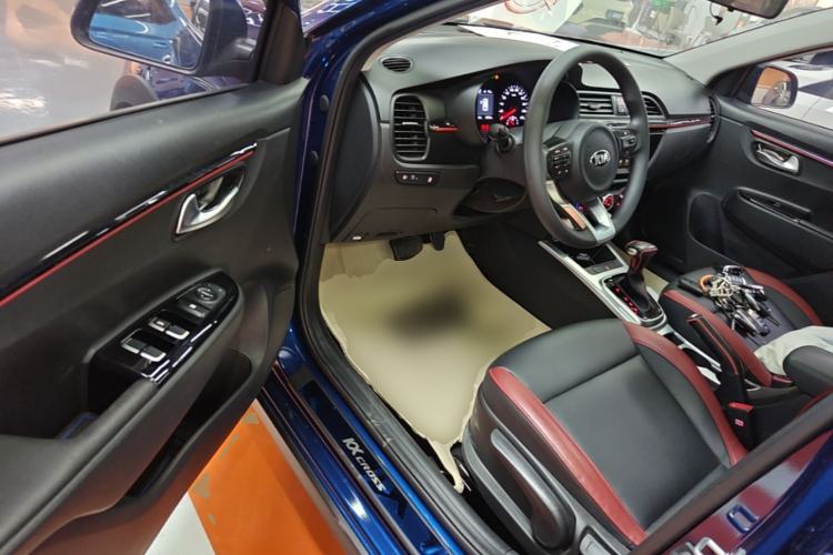 Used Kia KX Cross 2017 1.4L AT GLS Driver Seat
