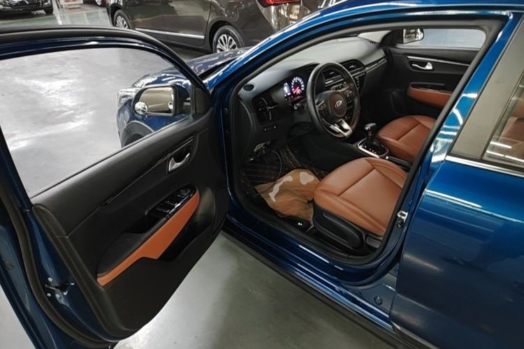Used Kia KX Cross 2017 1.4L AT GLS Driver Seat