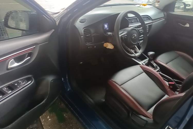 Used Kia KX Cross 2017 1.4L AT GLS Driver Seat