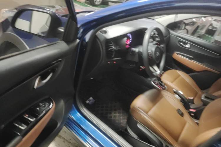 Used Kia KX Cross 2017 1.4L AT GLS Driver Seat