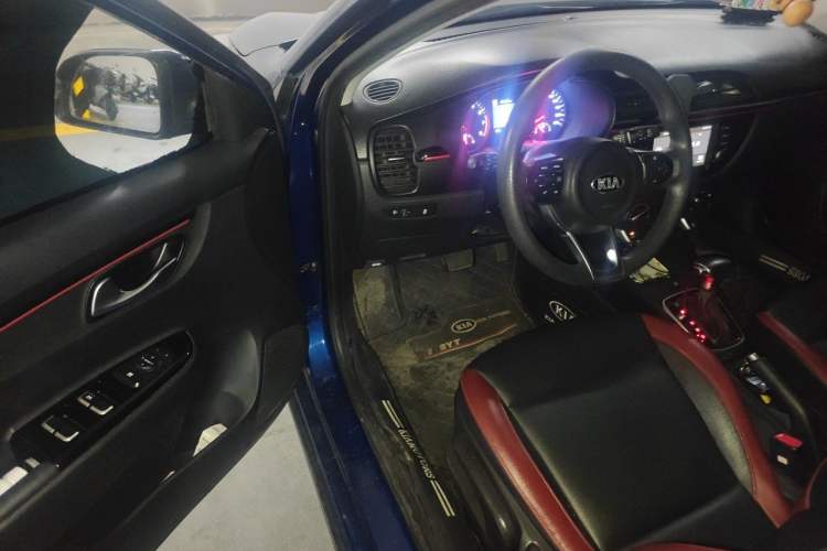 Used Kia KX Cross 2017 1.4L AT GLS Driver Seat