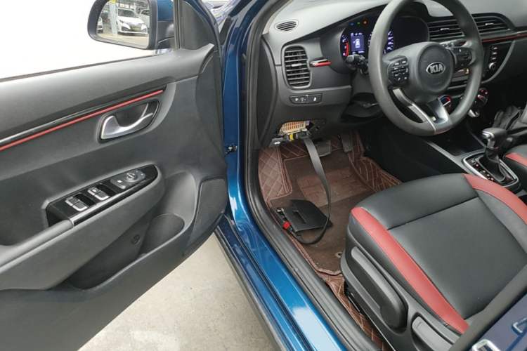 Used Kia KX Cross 2017 1.4L AT GLS Driver Seat