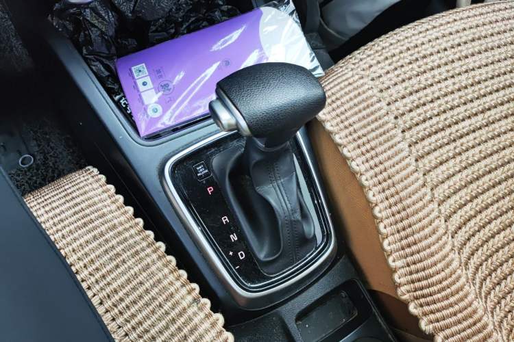 Used Kia KX Cross 2017 1.4L AT GLS Gear Lever