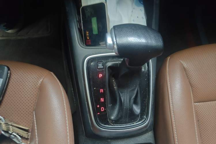 Used Kia KX Cross 2017 1.4L AT GLS Gear Lever