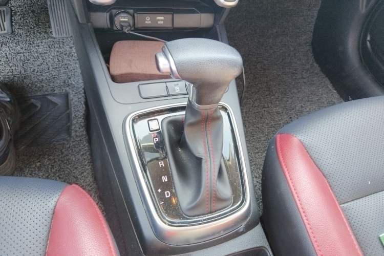 Used Kia KX Cross 2017 1.4L AT GLS Gear Lever