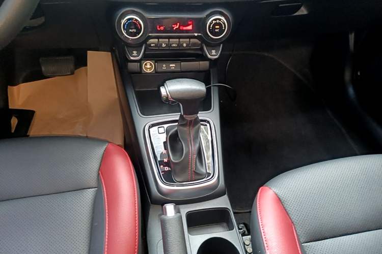 Used Kia KX Cross 2017 1.4L AT GLS Gear Lever