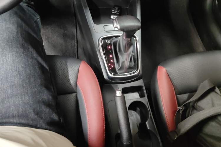 Used Kia KX Cross 2017 1.4L AT GLS Gear Lever