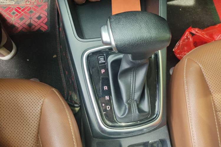 Used Kia KX Cross 2017 1.4L AT GLS Gear Lever