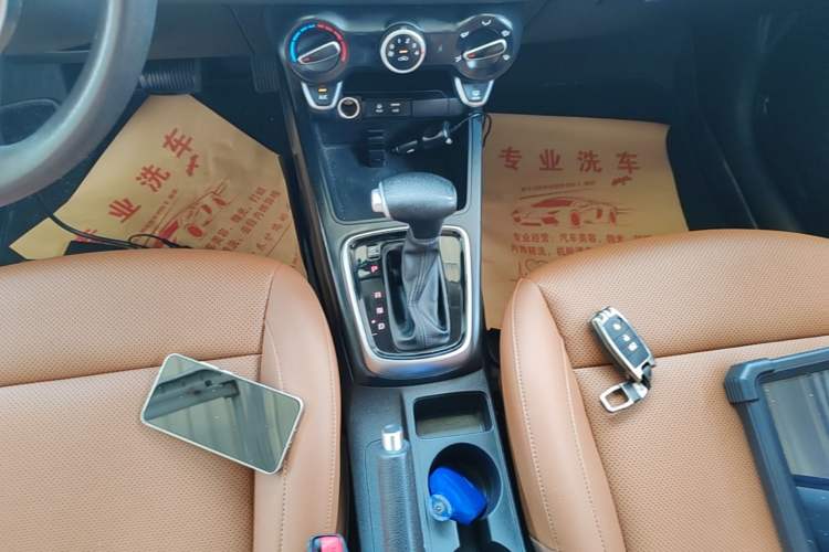 Used Kia KX Cross 2017 1.4L AT GLS Gear Lever