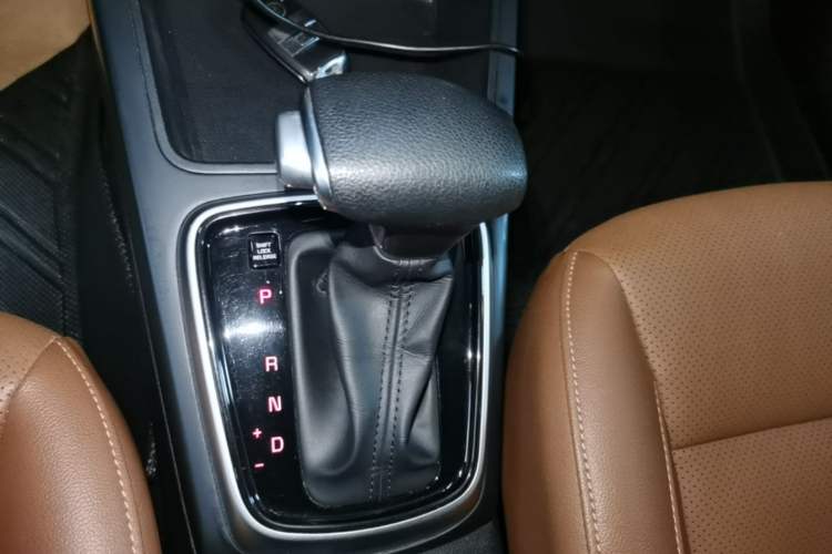 Used Kia KX Cross 2017 1.4L AT GLS Gear Lever