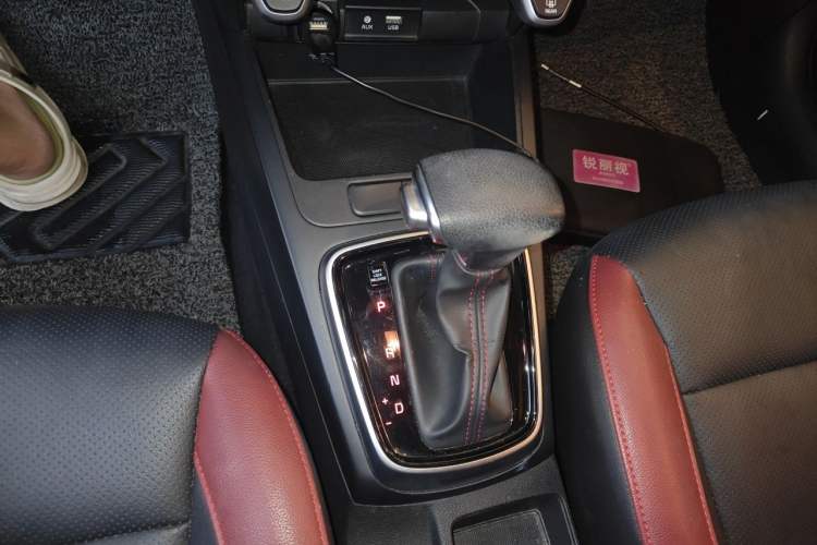 Used Kia KX Cross 2017 1.4L AT GLS Gear Lever