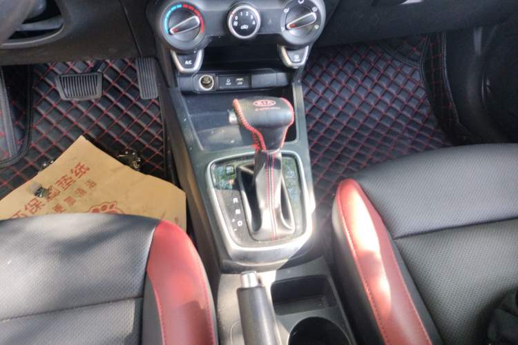 Used Kia KX Cross 2017 1.4L AT GLS Gear Lever
