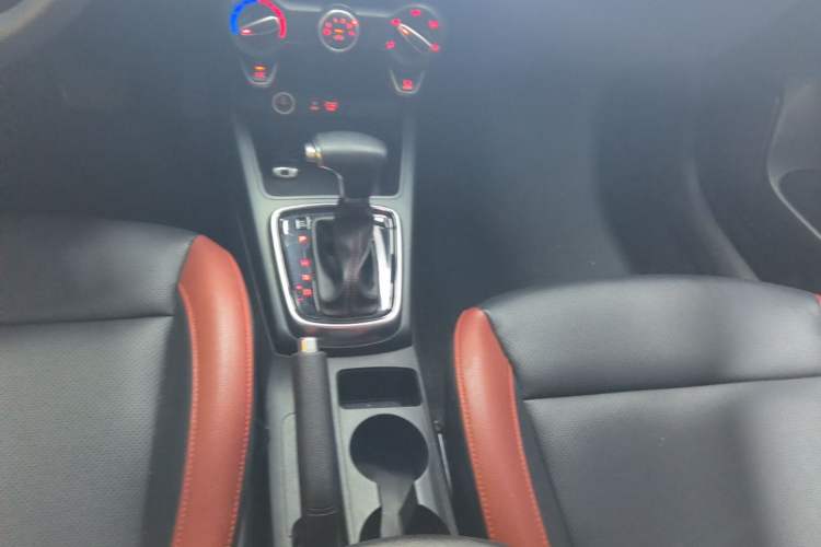 Used Kia KX Cross 2017 1.4L AT GLS Gear Lever
