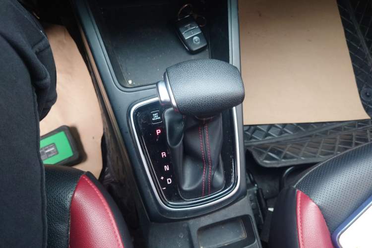 Used Kia KX Cross 2017 1.4L AT GLS Gear Lever