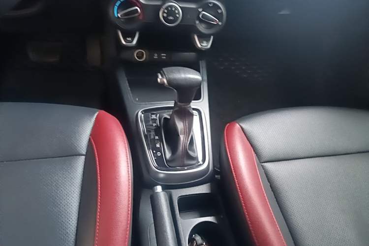 Used Kia KX Cross 2017 1.4L AT GLS Gear Lever