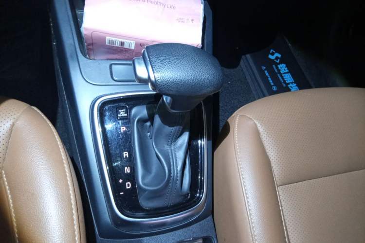 Used Kia KX Cross 2017 1.4L AT GLS Gear Lever