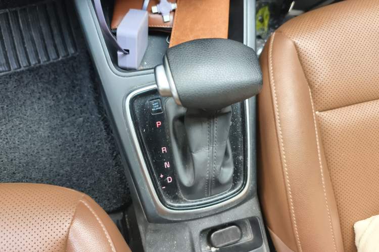 Used Kia KX Cross 2017 1.4L AT GLS Gear Lever