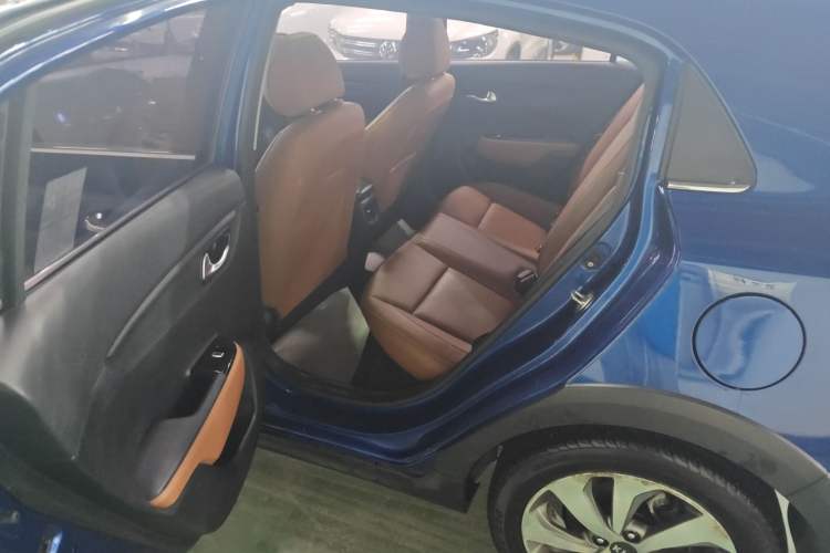 Used Kia KX Cross 2017 1.4L AT GLS Interior 1