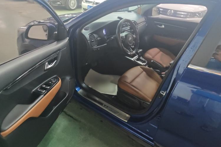 Used Kia KX Cross 2017 1.4L AT GLS Interior 2