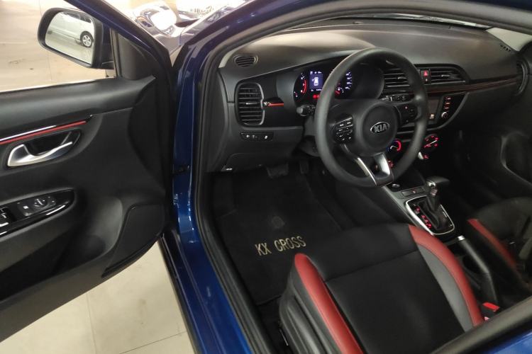Used Kia KX Cross 2017 1.4L AT GLS Interior 3