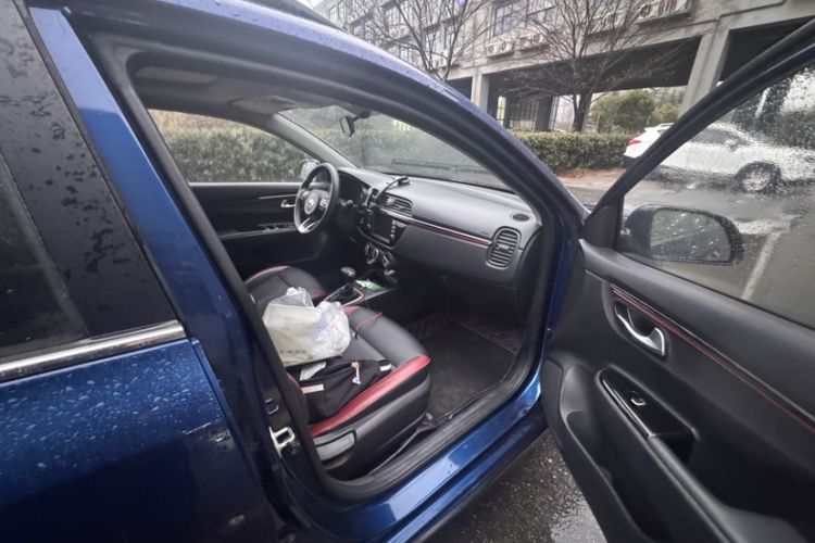 Used Kia KX Cross 2017 1.4L AT GLS Interior 3