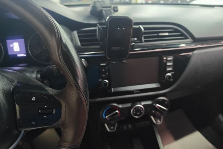 Used Kia KX Cross 2017 1.4L AT GLS Interior 4
