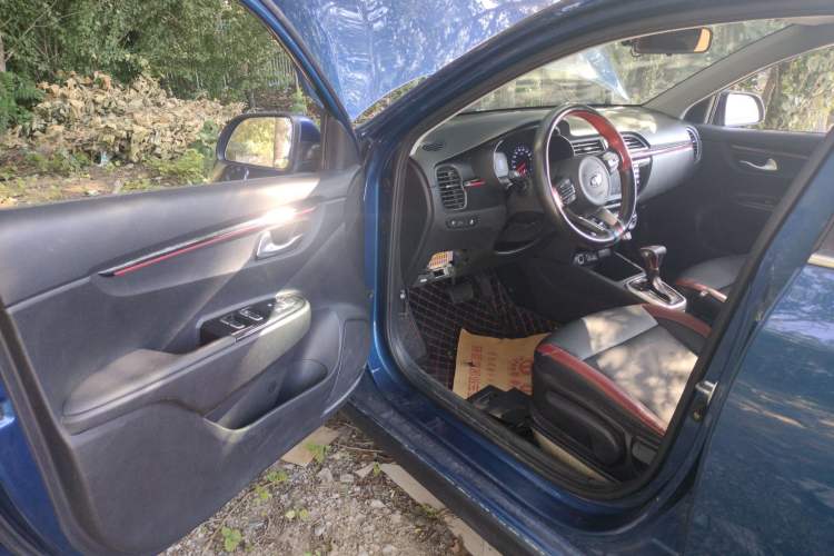 Used Kia KX Cross 2017 1.4L AT GLS Left Front Door Interior