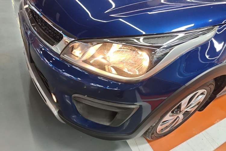Used Kia KX Cross 2017 1.4L AT GLS Left Front Headlight