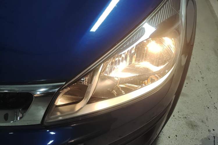 Used Kia KX Cross 2017 1.4L AT GLS Left Front Headlight