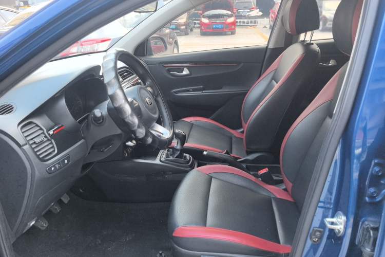 Used Kia KX Cross 2017 1.4L MT GLS Left Front Seat