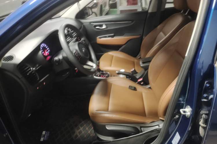 Used Kia KX Cross 2017 1.4L AT GLS Left Front Seat