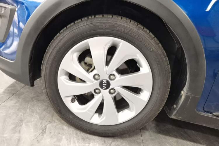 Used Kia KX Cross 2017 1.4L AT GLS Left Front Wheel Hub