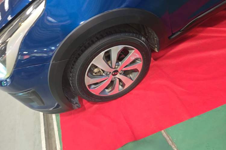 Used Kia KX Cross 2017 1.4L AT GLS Left Front Wheel Hub