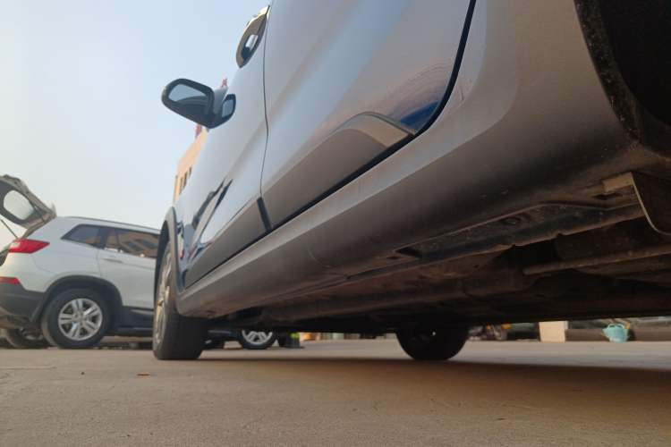 Used Kia KX Cross 2017 1.4L AT GLS Left Side Sill