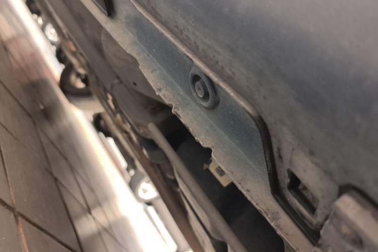 Used Kia KX Cross 2017 1.4L MT GLS Left Side Sill