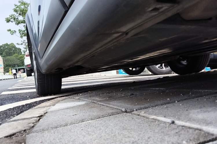 Used Kia KX Cross 2017 1.4L AT GLS Left Side Sill