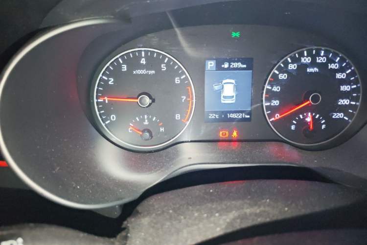 Used Kia KX Cross 2017 1.4L AT GLS Odometer Close Up