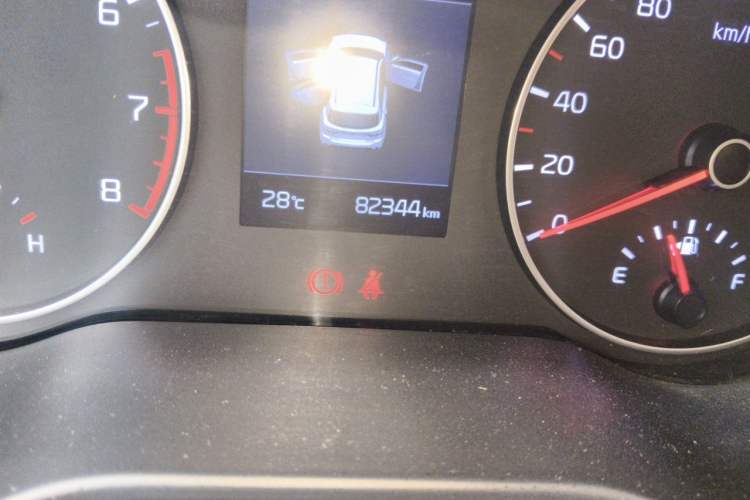 Used Kia KX Cross 2017 1.4L AT GLS Odometer Close Up