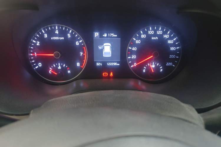 Used Kia KX Cross 2017 1.4L AT GLS Odometer Close Up